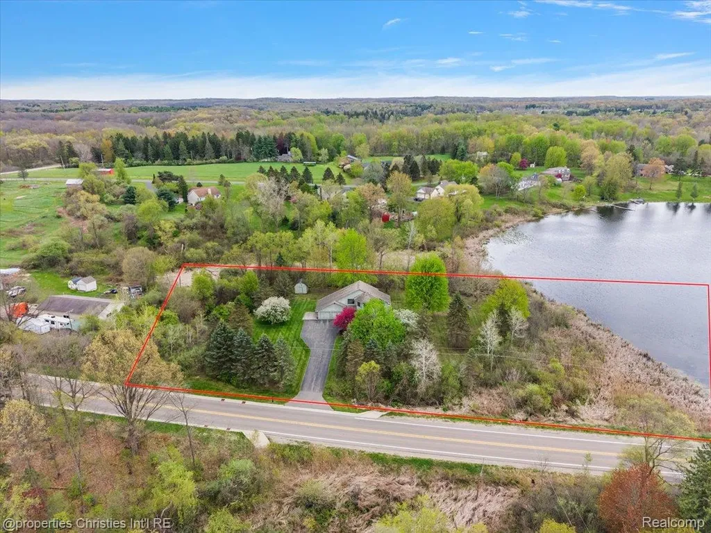 6175 Tripp Road Groveland Township MI 48442