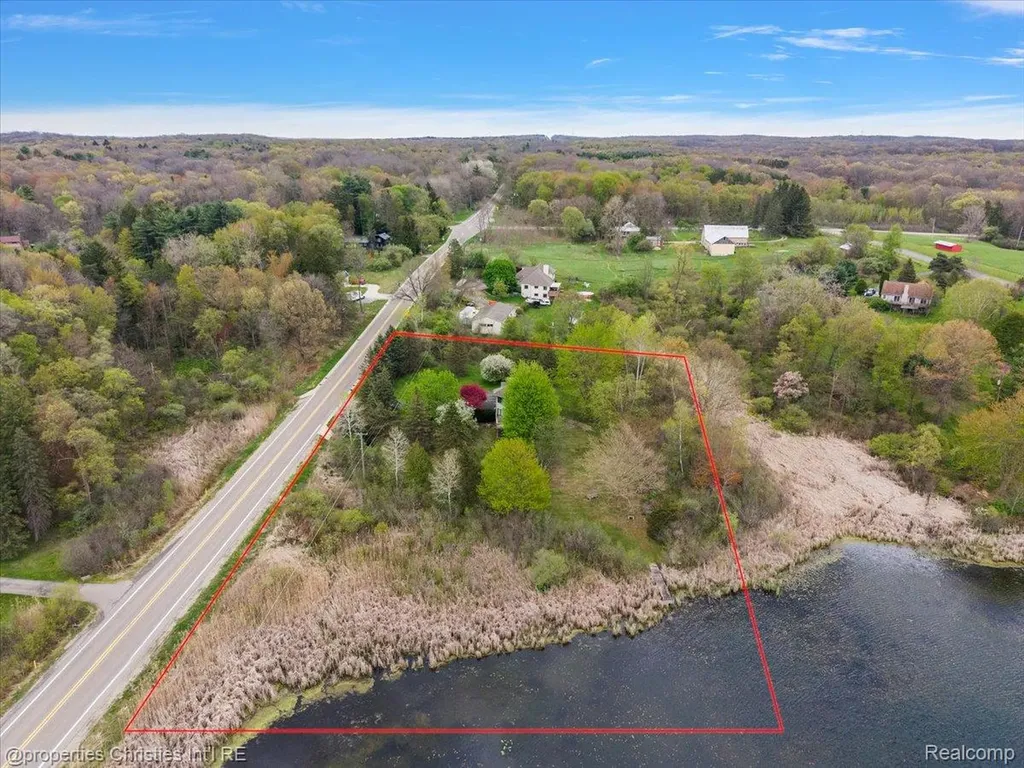 6175 Tripp Road Groveland Township MI 48442