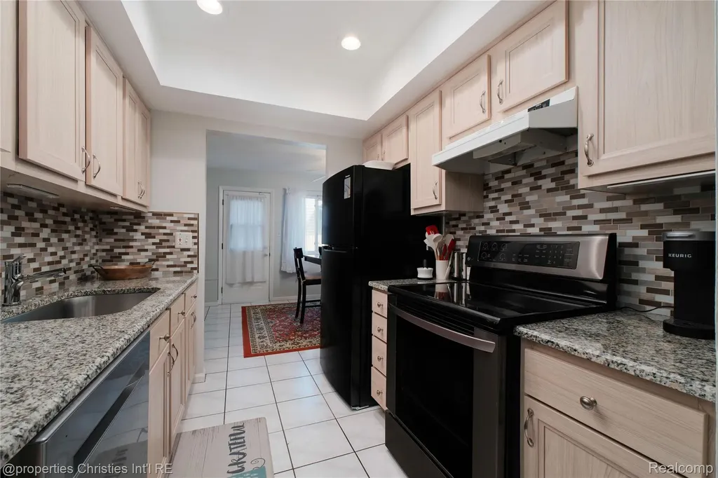 32234 Lancaster Drive Warren City MI 48088