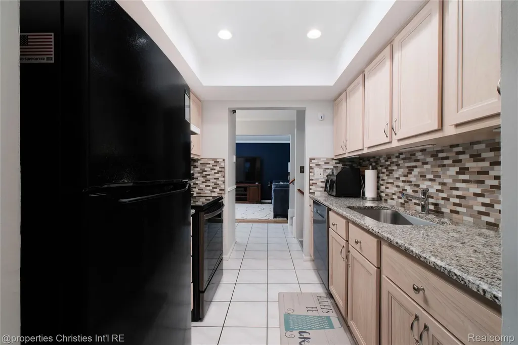 32234 Lancaster Drive Warren City MI 48088