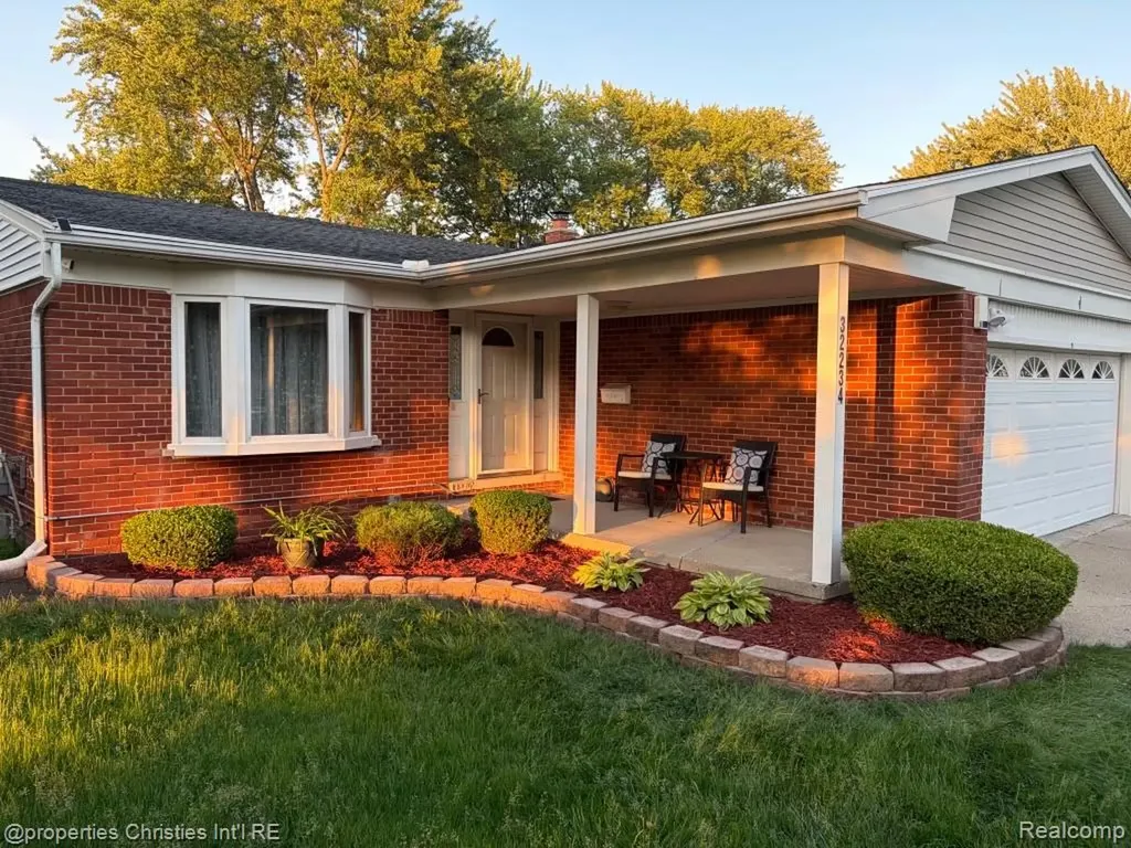 32234 Lancaster Drive Warren City MI 48088