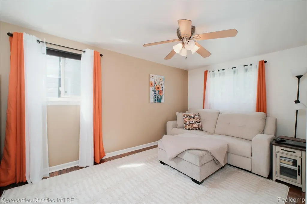 32234 Lancaster Drive Warren City MI 48088
