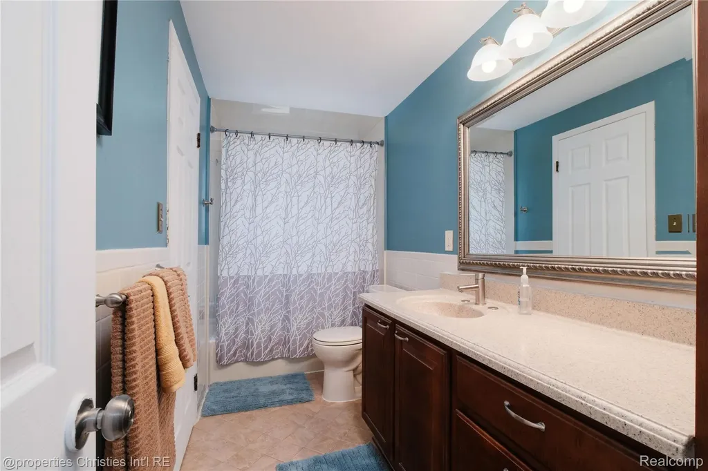 32234 Lancaster Drive Warren City MI 48088