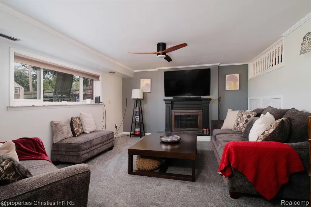 32234 Lancaster Drive Warren City MI 48088