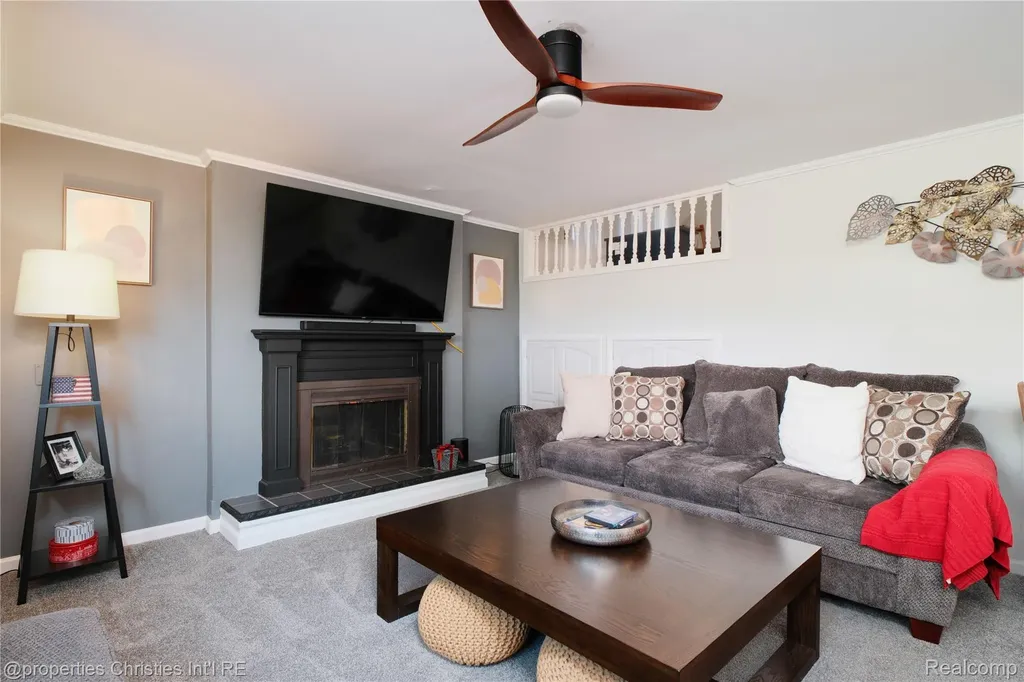 32234 Lancaster Drive Warren City MI 48088