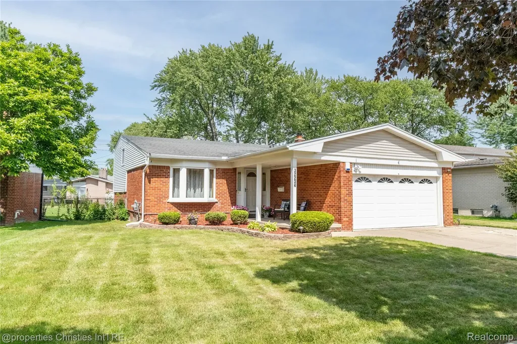32234 Lancaster Drive Warren City MI 48088
