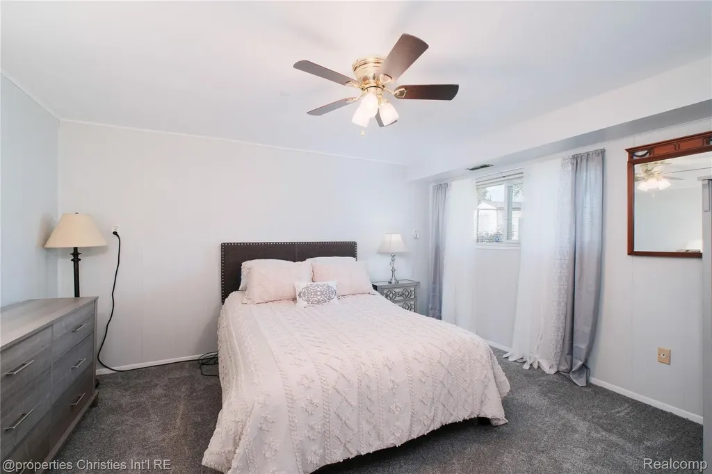 32234 Lancaster Drive Warren City MI 48088