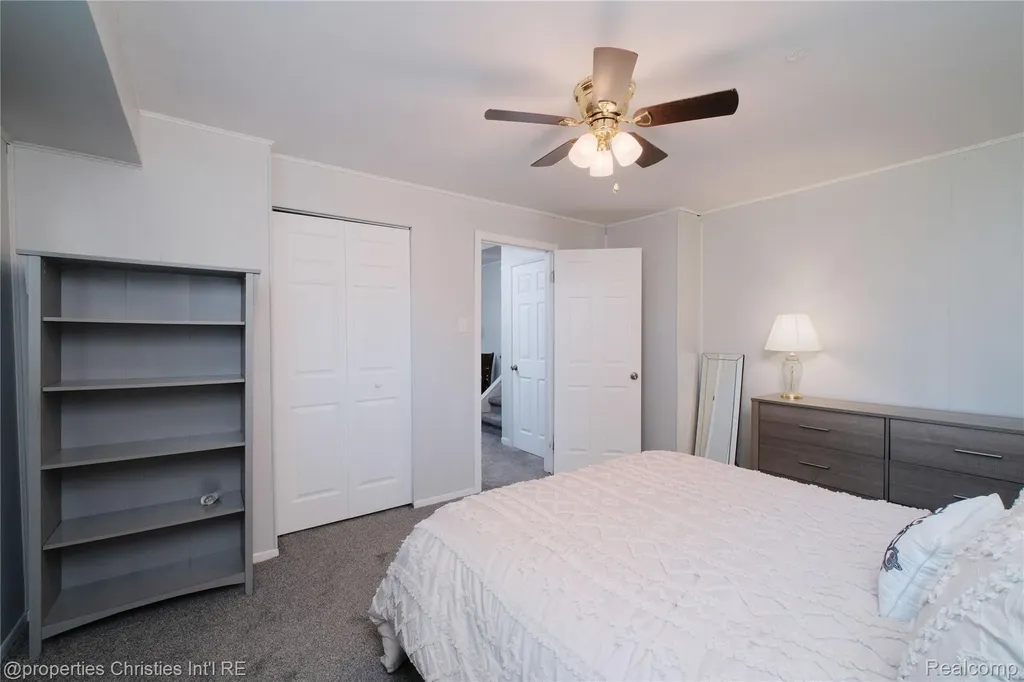 32234 Lancaster Drive Warren City MI 48088