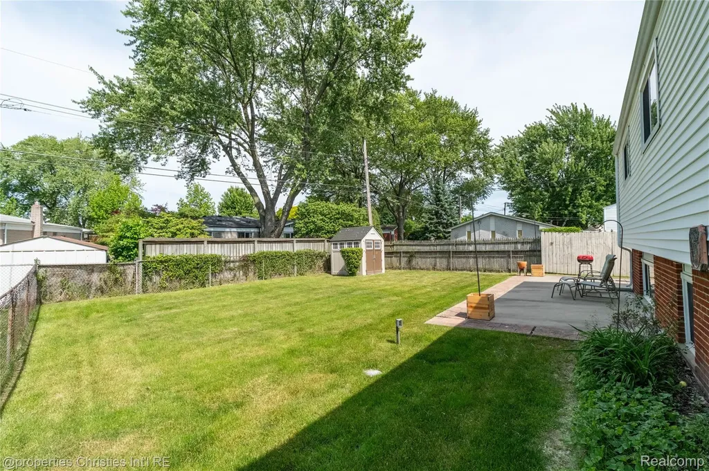 32234 Lancaster Drive Warren City MI 48088