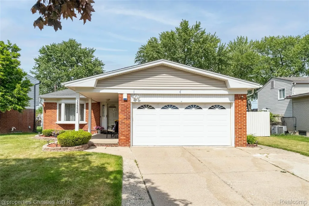 32234 Lancaster Drive Warren City MI 48088