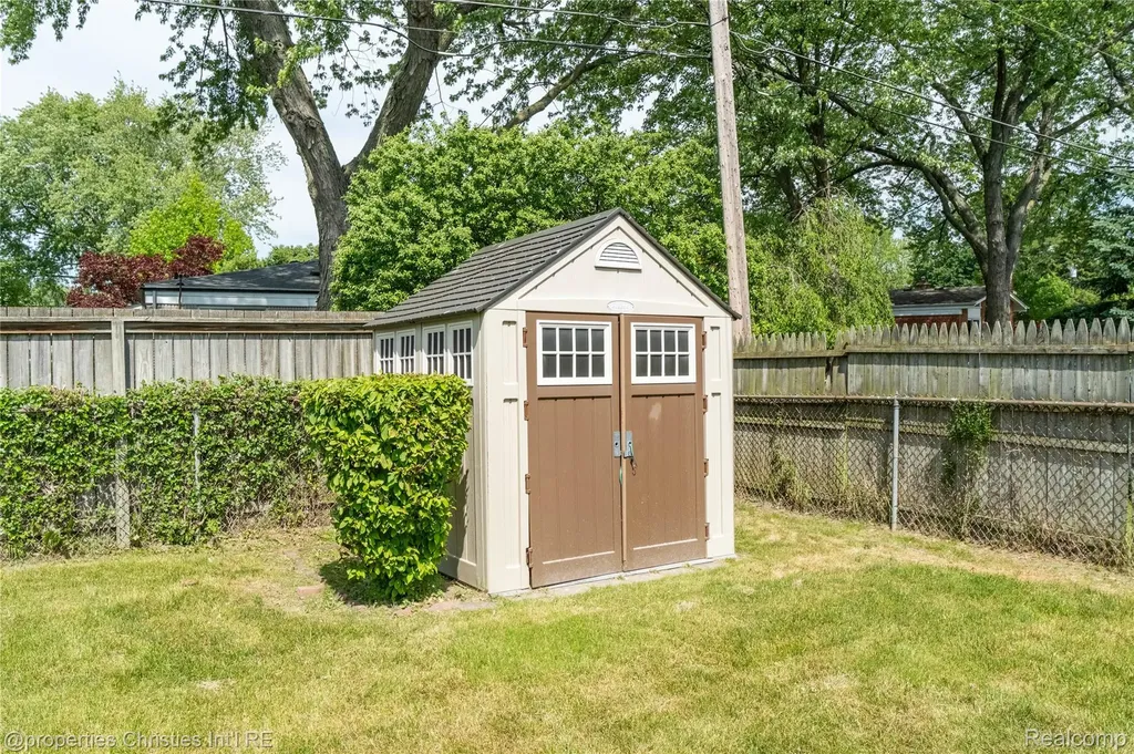 32234 Lancaster Drive Warren City MI 48088
