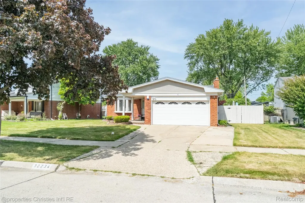 32234 Lancaster Drive Warren City MI 48088