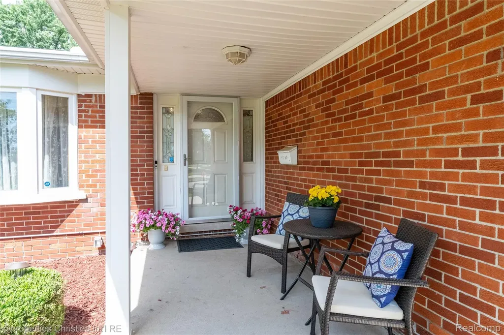 32234 Lancaster Drive Warren City MI 48088