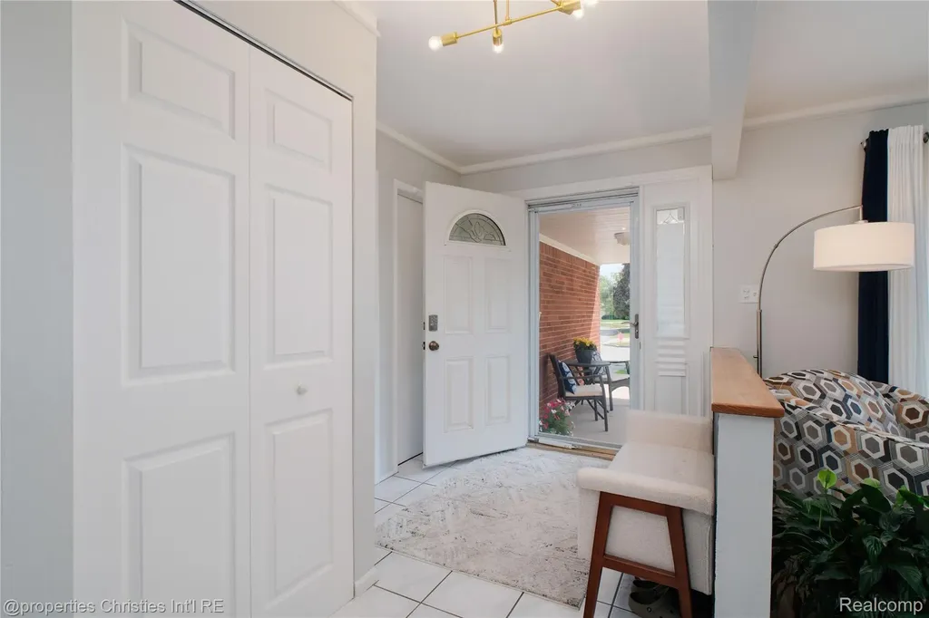 32234 Lancaster Drive Warren City MI 48088