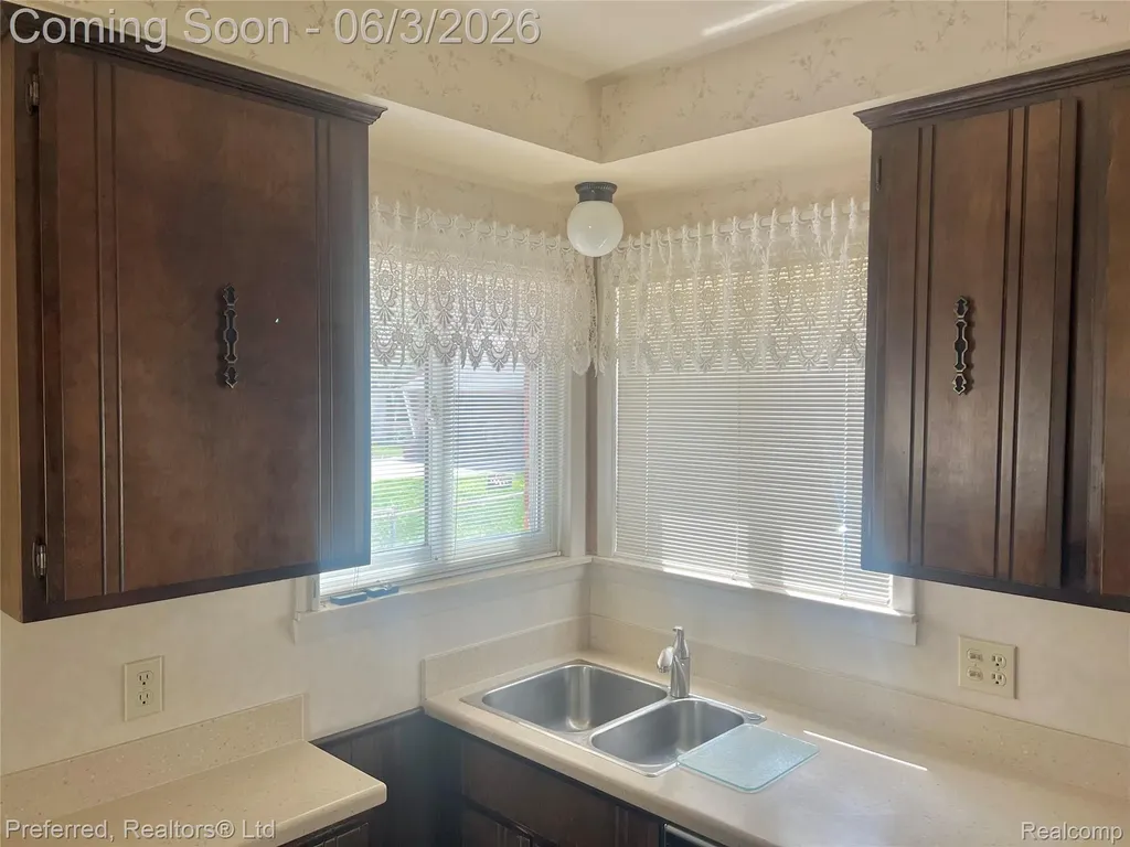 31221 Westfield Street Livonia City MI 48150