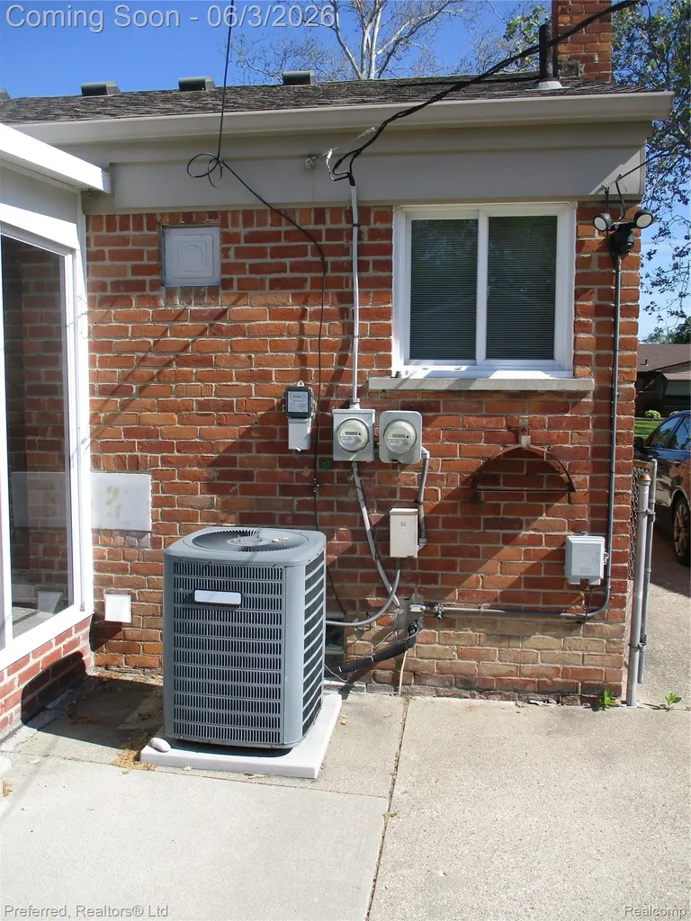 31221 Westfield Street Livonia City MI 48150