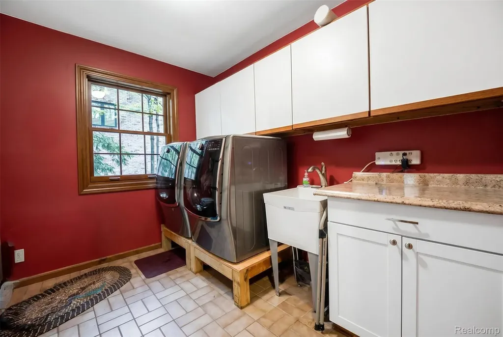 21734 Beauford Lane Farmington Hills City MI 48167