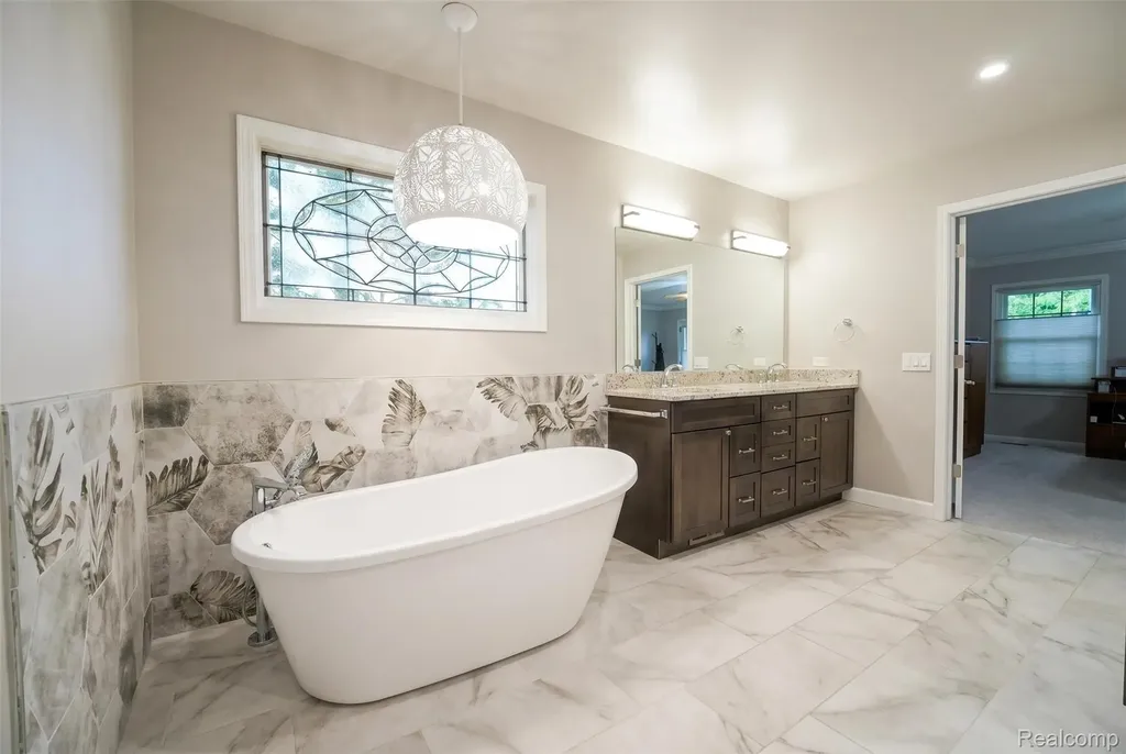 21734 Beauford Lane Farmington Hills City MI 48167