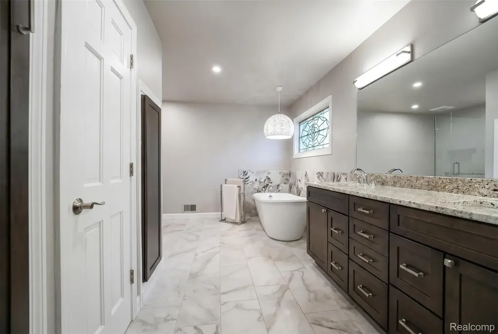 21734 Beauford Lane Farmington Hills City MI 48167