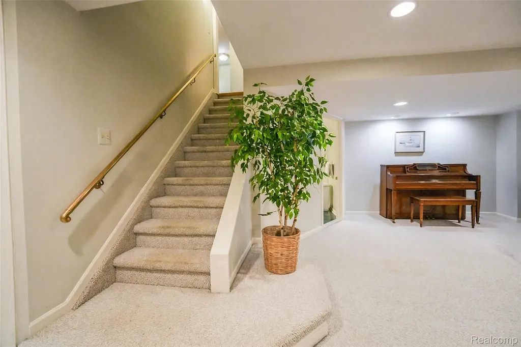 21734 Beauford Lane Farmington Hills City MI 48167