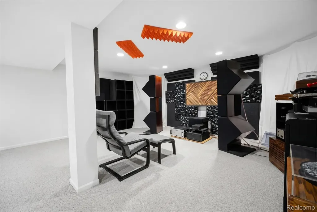 21734 Beauford Lane Farmington Hills City MI 48167