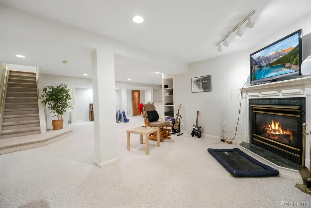 21734 Beauford Lane Farmington Hills City MI 48167