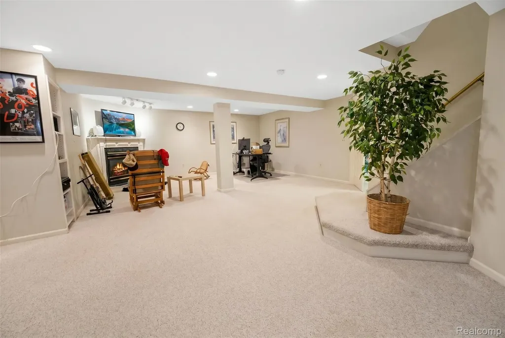 21734 Beauford Lane Farmington Hills City MI 48167