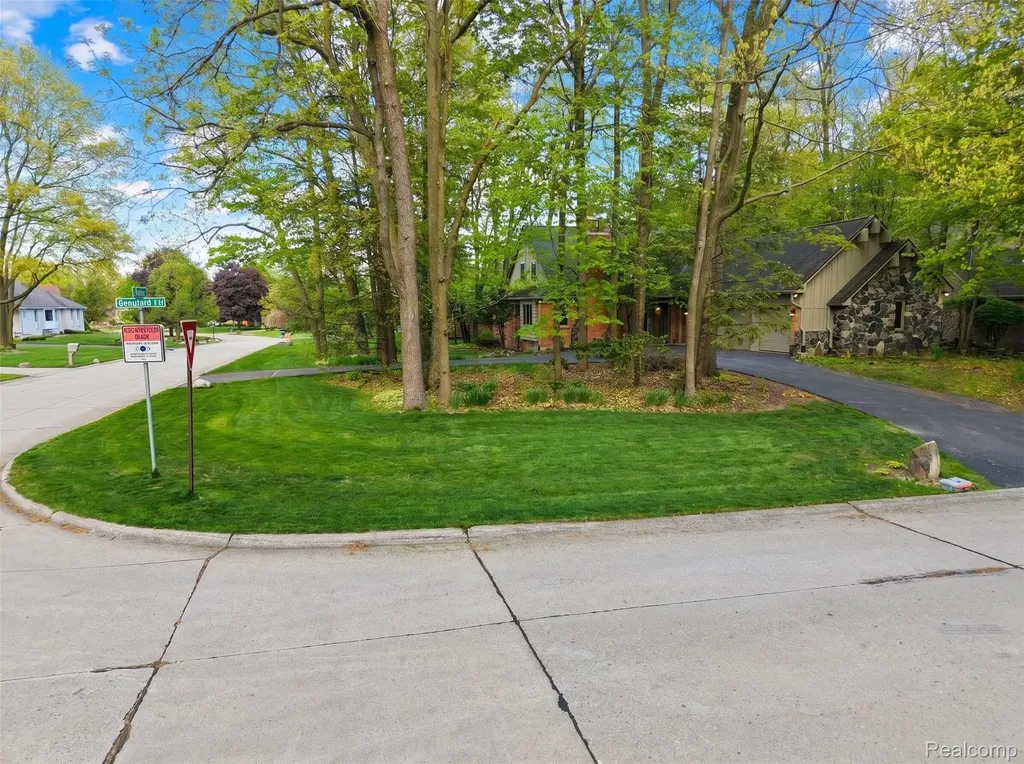 21734 Beauford Lane Farmington Hills City MI 48167