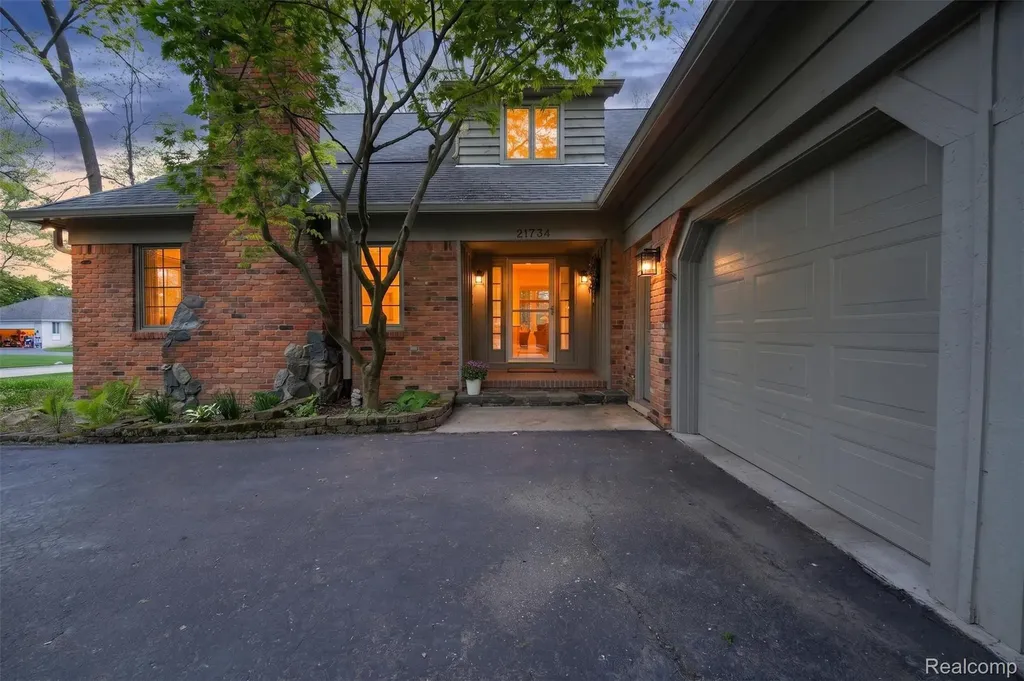 21734 Beauford Lane Farmington Hills City MI 48167