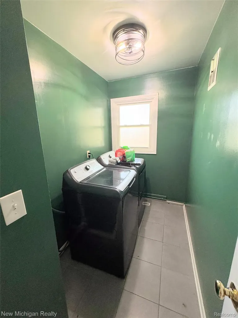 6139 Pebbleshire Circle Grand Blanc Charter Township MI 48439
