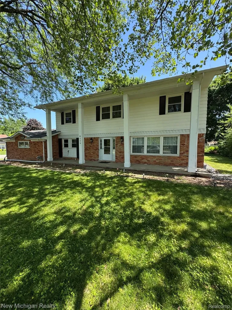6139 Pebbleshire Circle Grand Blanc Charter Township MI 48439