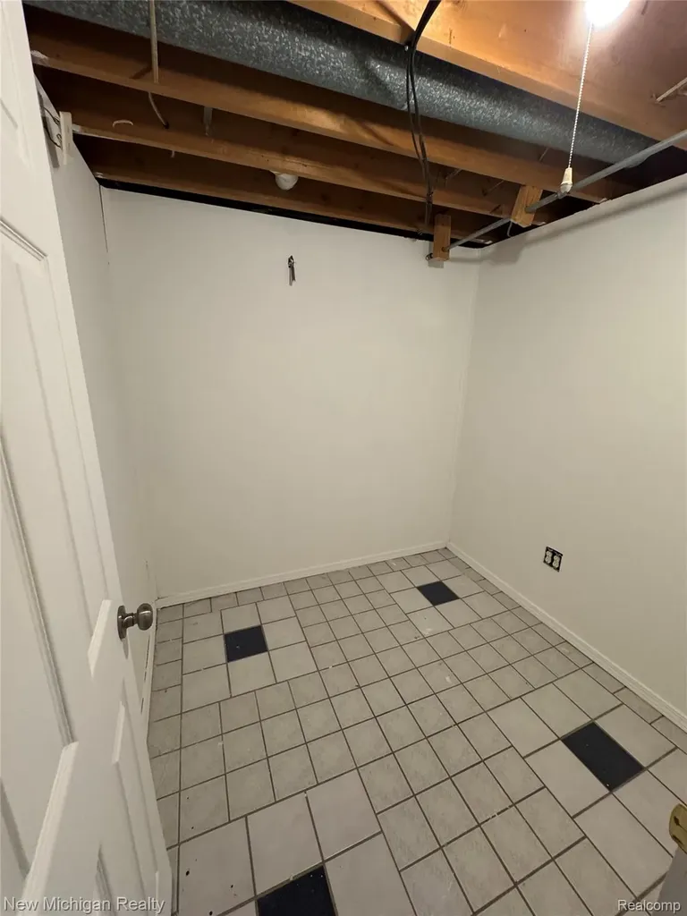 6139 Pebbleshire Circle Grand Blanc Charter Township MI 48439