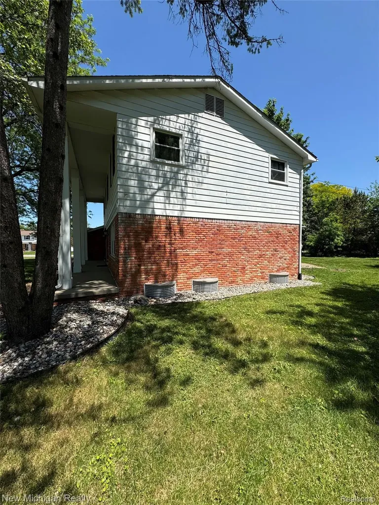 6139 Pebbleshire Circle Grand Blanc Charter Township MI 48439