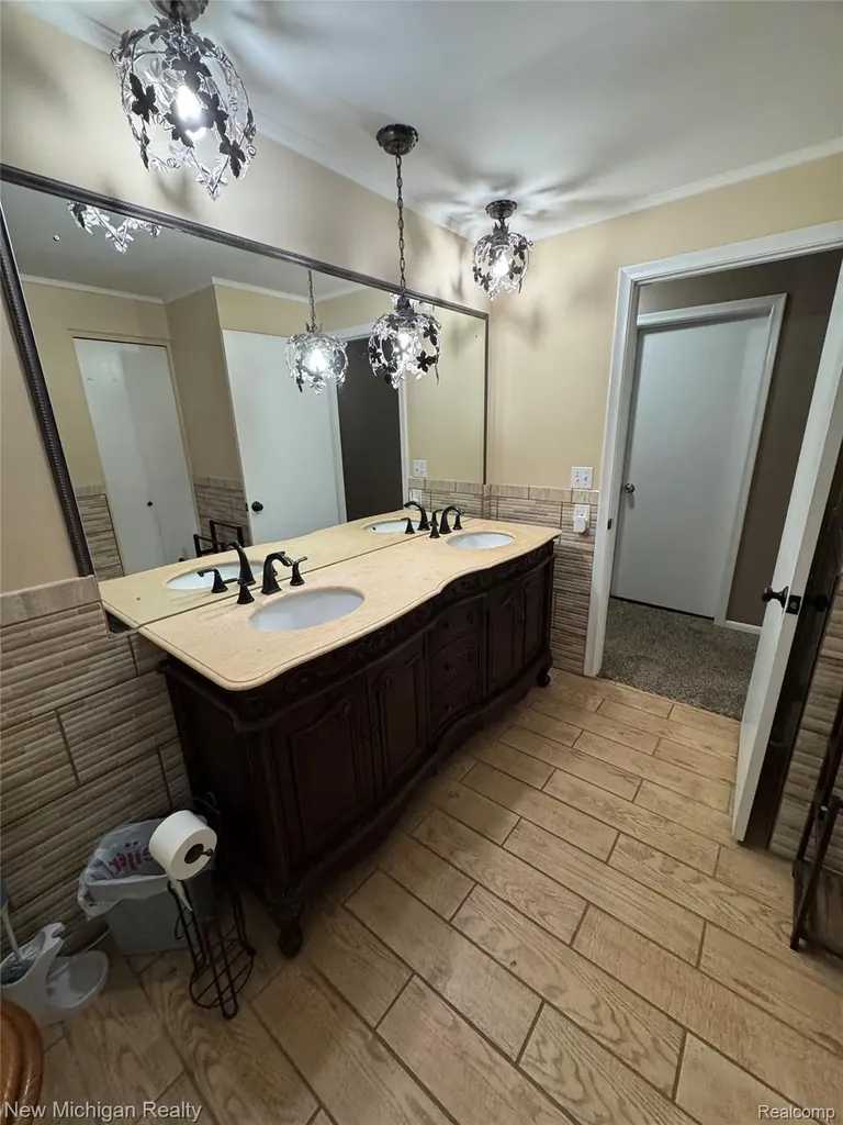 6139 Pebbleshire Circle Grand Blanc Charter Township MI 48439