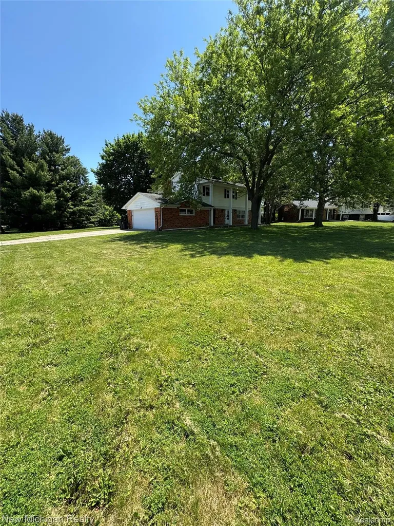 6139 Pebbleshire Circle Grand Blanc Charter Township MI 48439