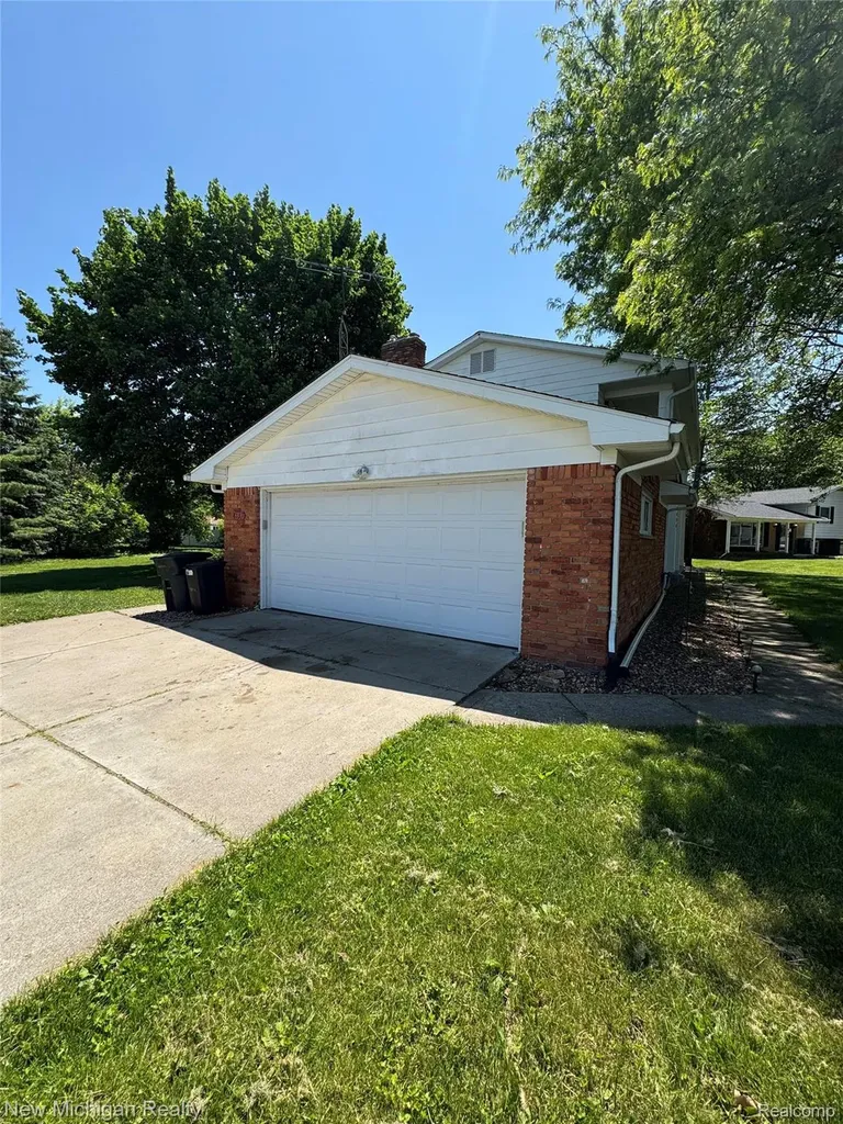 6139 Pebbleshire Circle Grand Blanc Charter Township MI 48439