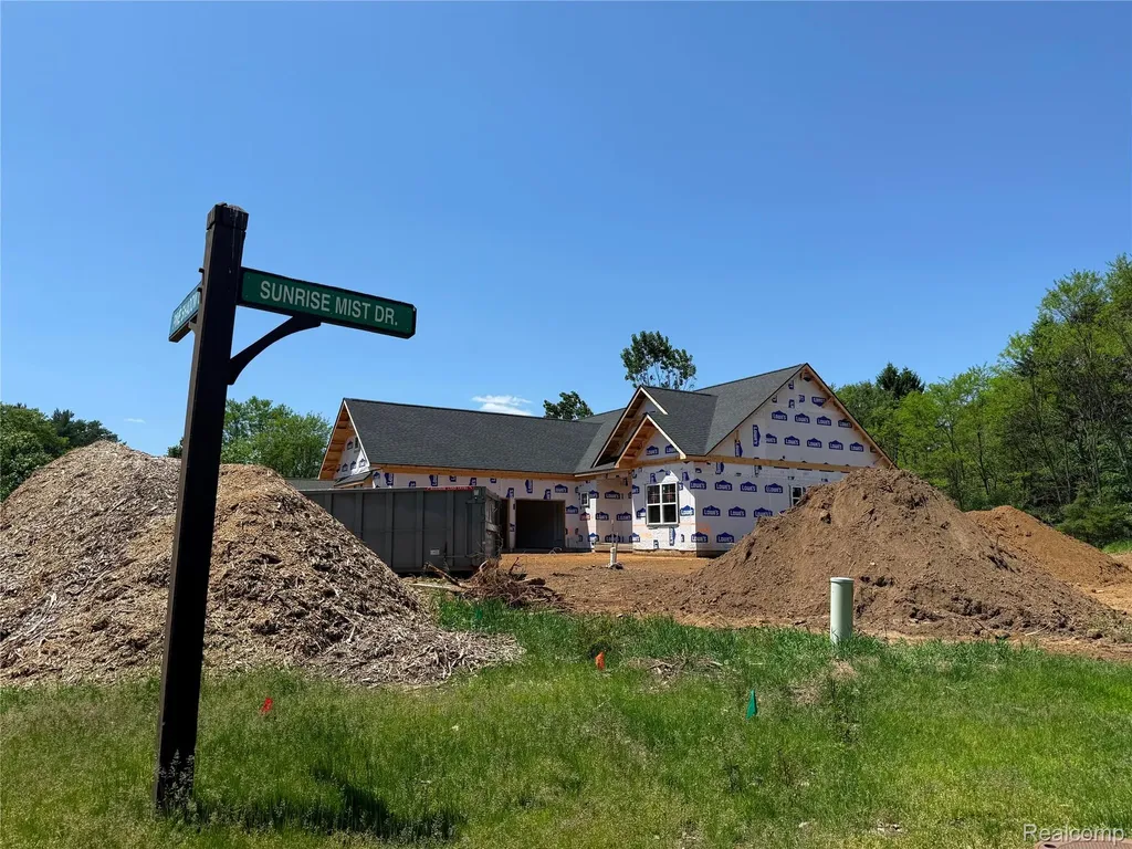 2735 Pine Shadow Court Hamburg Township MI 48169