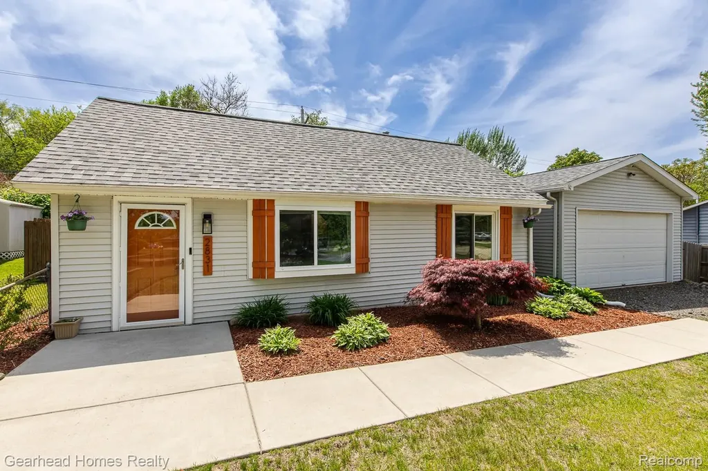 2831 Watkins Lake Road Waterford Charter Township MI 48328