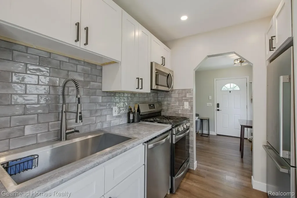 2831 Watkins Lake Road Waterford Charter Township MI 48328