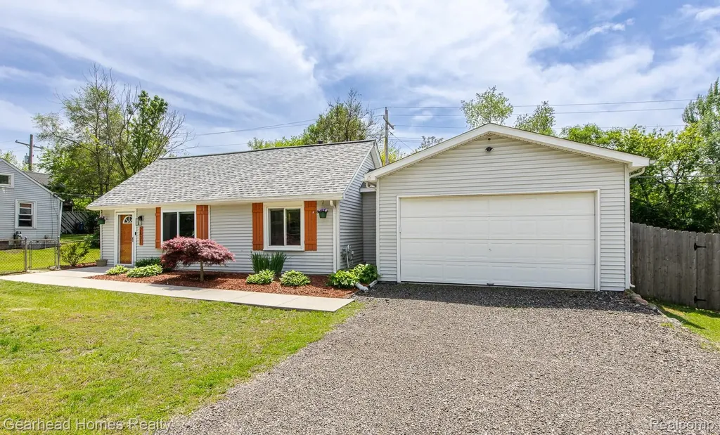 2831 Watkins Lake Road Waterford Charter Township MI 48328