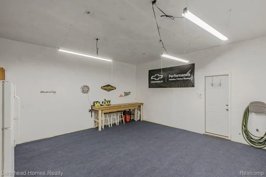 2831 Watkins Lake Road Waterford Charter Township MI 48328