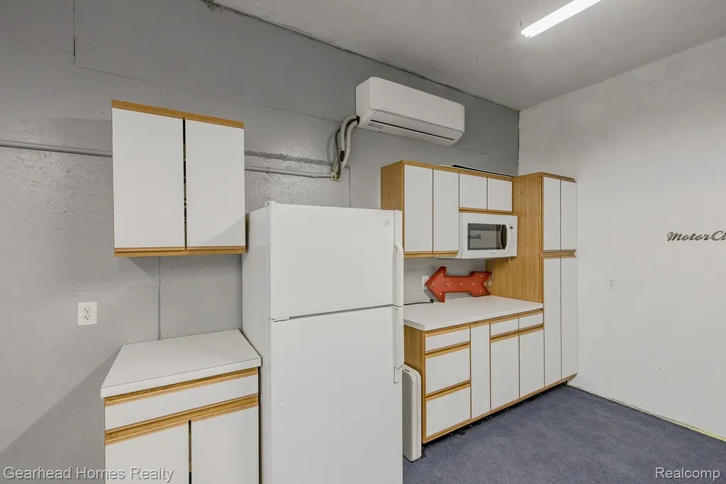 2831 Watkins Lake Road Waterford Charter Township MI 48328