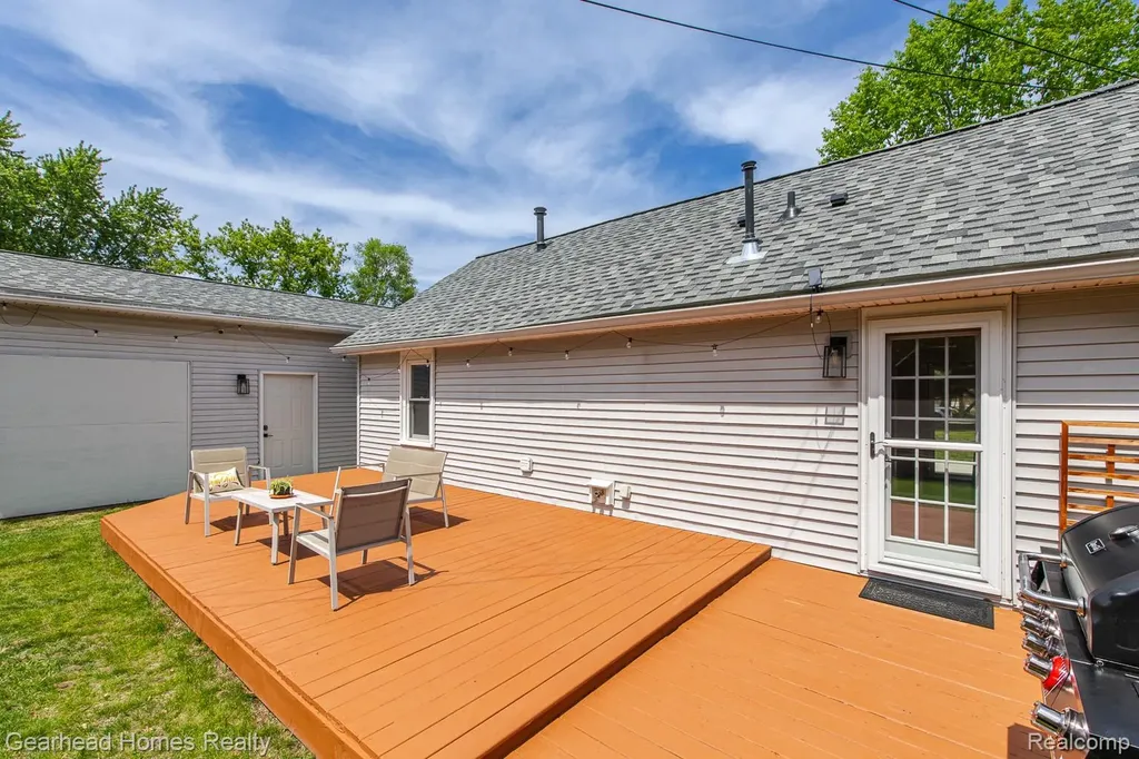 2831 Watkins Lake Road Waterford Charter Township MI 48328