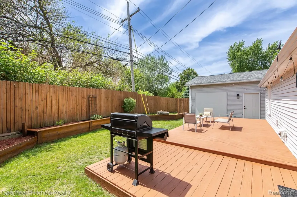 2831 Watkins Lake Road Waterford Charter Township MI 48328