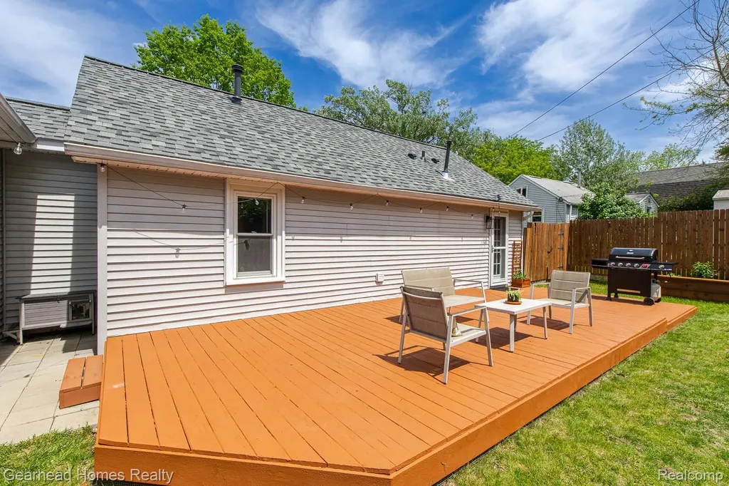 2831 Watkins Lake Road Waterford Charter Township MI 48328