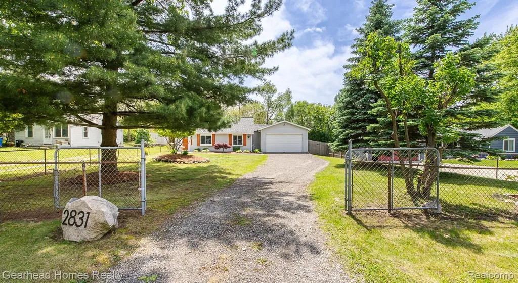 2831 Watkins Lake Road Waterford Charter Township MI 48328