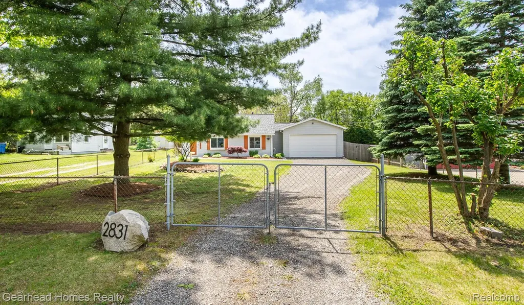 2831 Watkins Lake Road Waterford Charter Township MI 48328