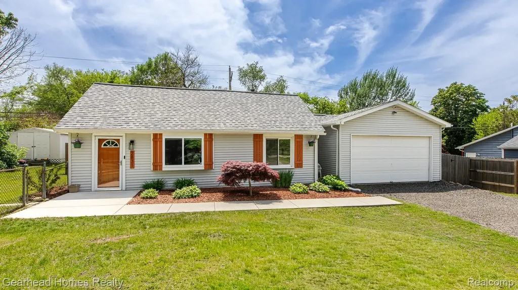 2831 Watkins Lake Road Waterford Charter Township MI 48328