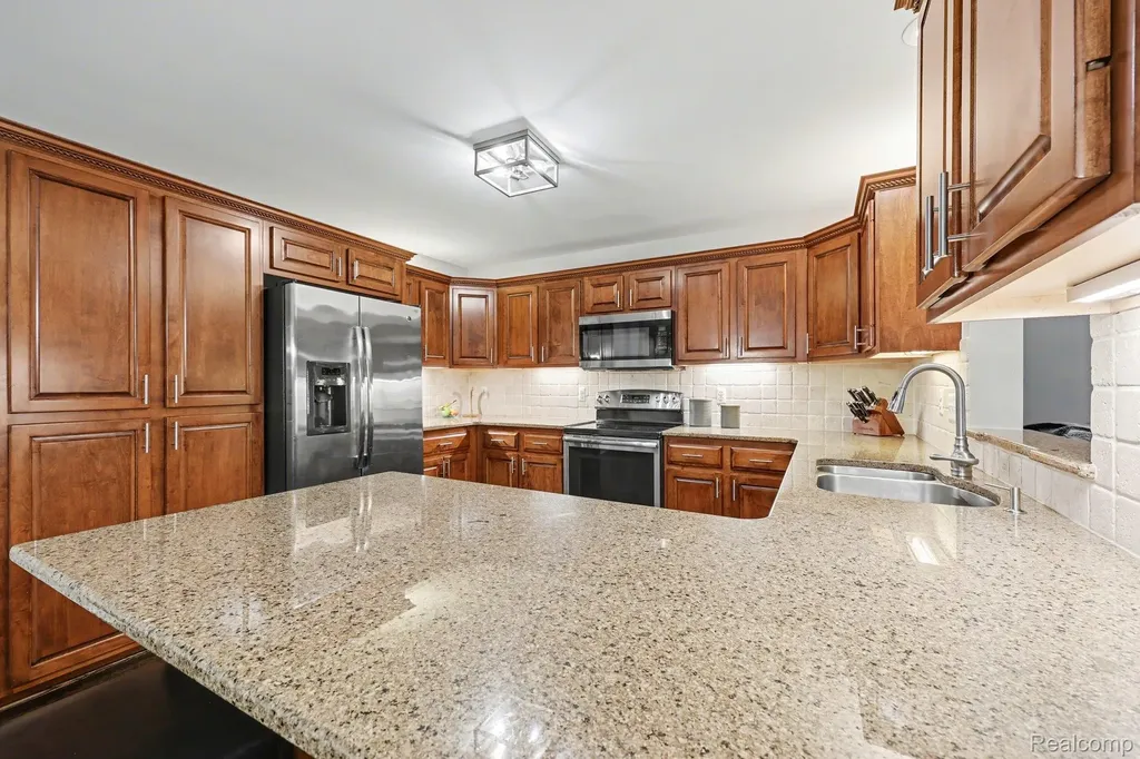 4337 Elaine Court Shelby Charter Township MI 48316