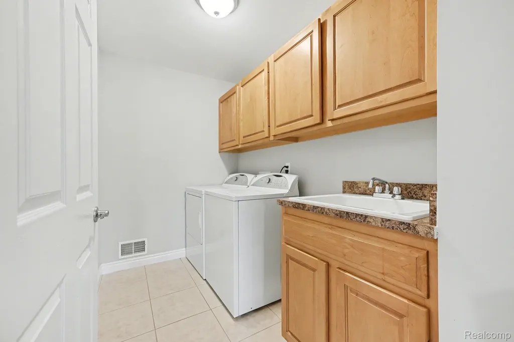 4337 Elaine Court Shelby Charter Township MI 48316